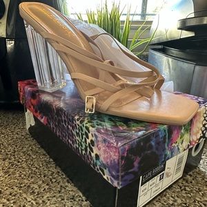 ✨Nude sandals with ankle straps ✨